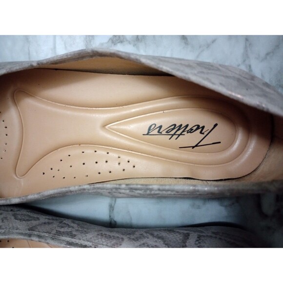 Trotters Animal Print Slip On Flats Buckle Slight Iridescent Shimmer Size 7.5W - Picture 4 of 11